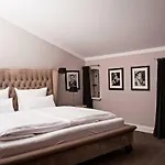Herrenhaus Gut Neuruppersdorf ホテル *