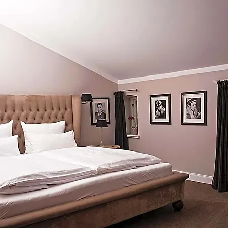 Herrenhaus Gut Neuruppersdorf Otel *