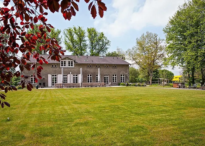 Herrenhaus Gut Neuruppersdorf Hotel *